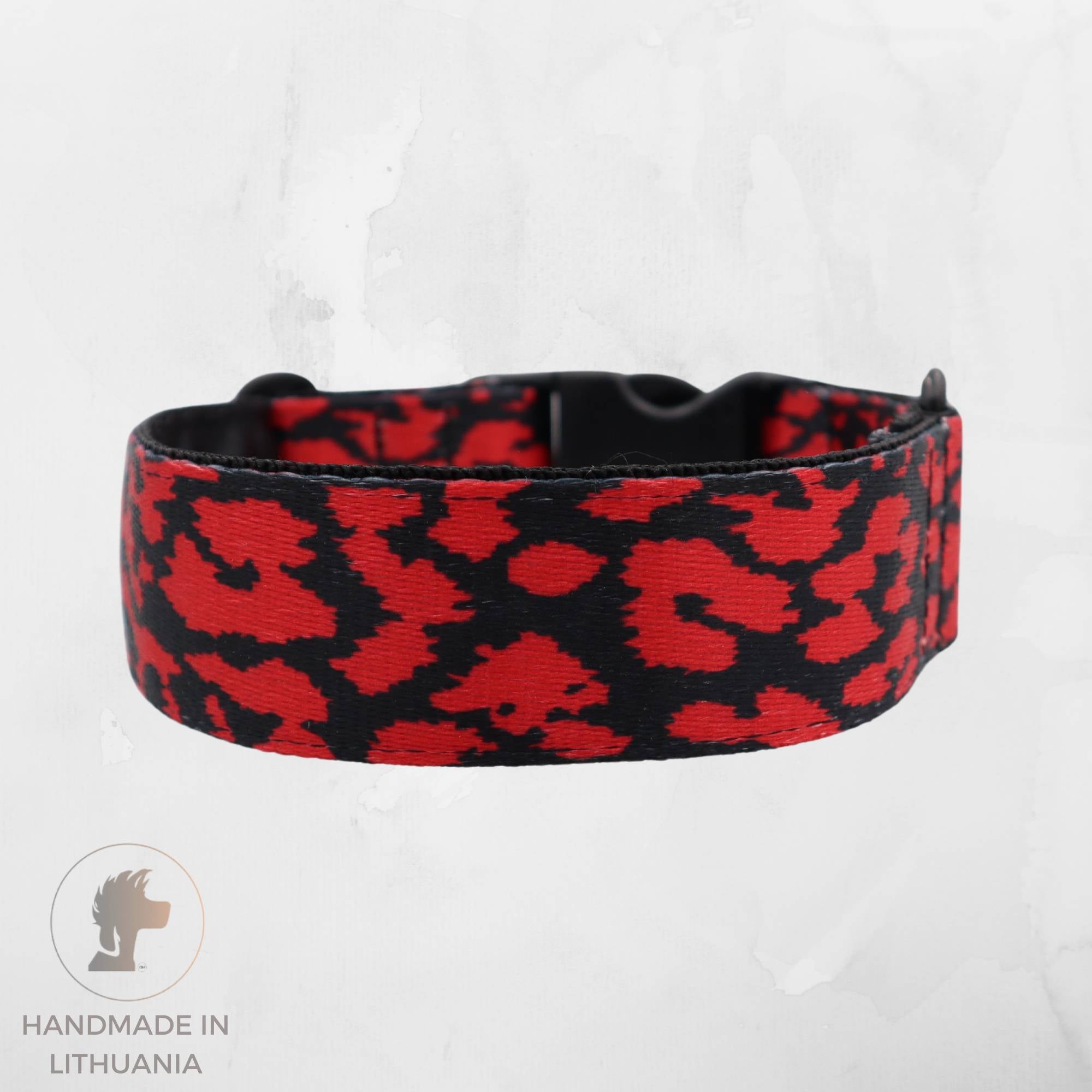 <tc>Rankų darbo antkaklis šuniui | Kola | Plotis: 40 mm</tc>