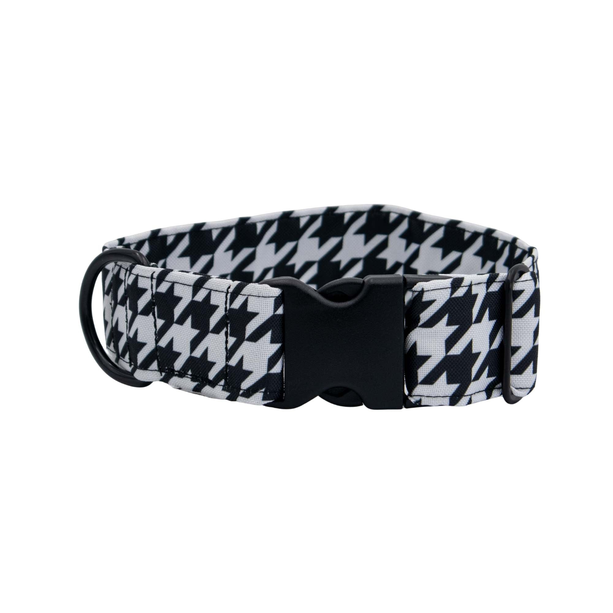 Black and white houndstooth patterned collar on a white background