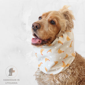 Cocker Spaniel wearing a beige cotton dog snood with chicken print for feeding and daily walks