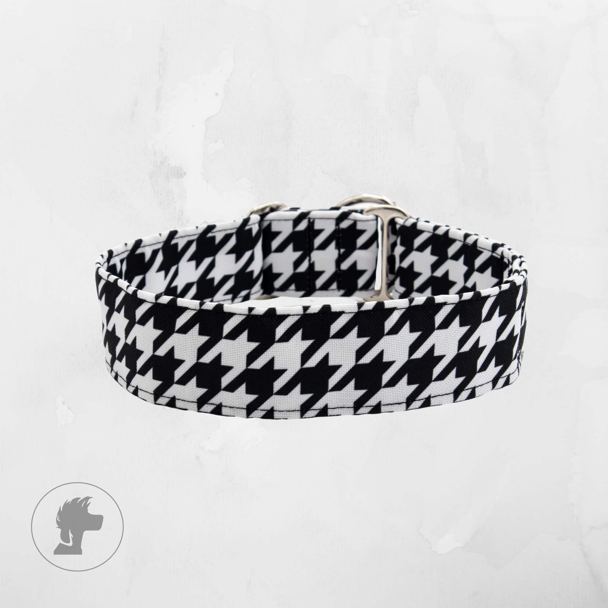 Black and white houndstooth patterned dog collar on a light gray background