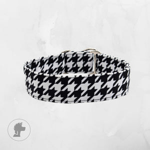 Black and white houndstooth patterned dog collar on a light gray background