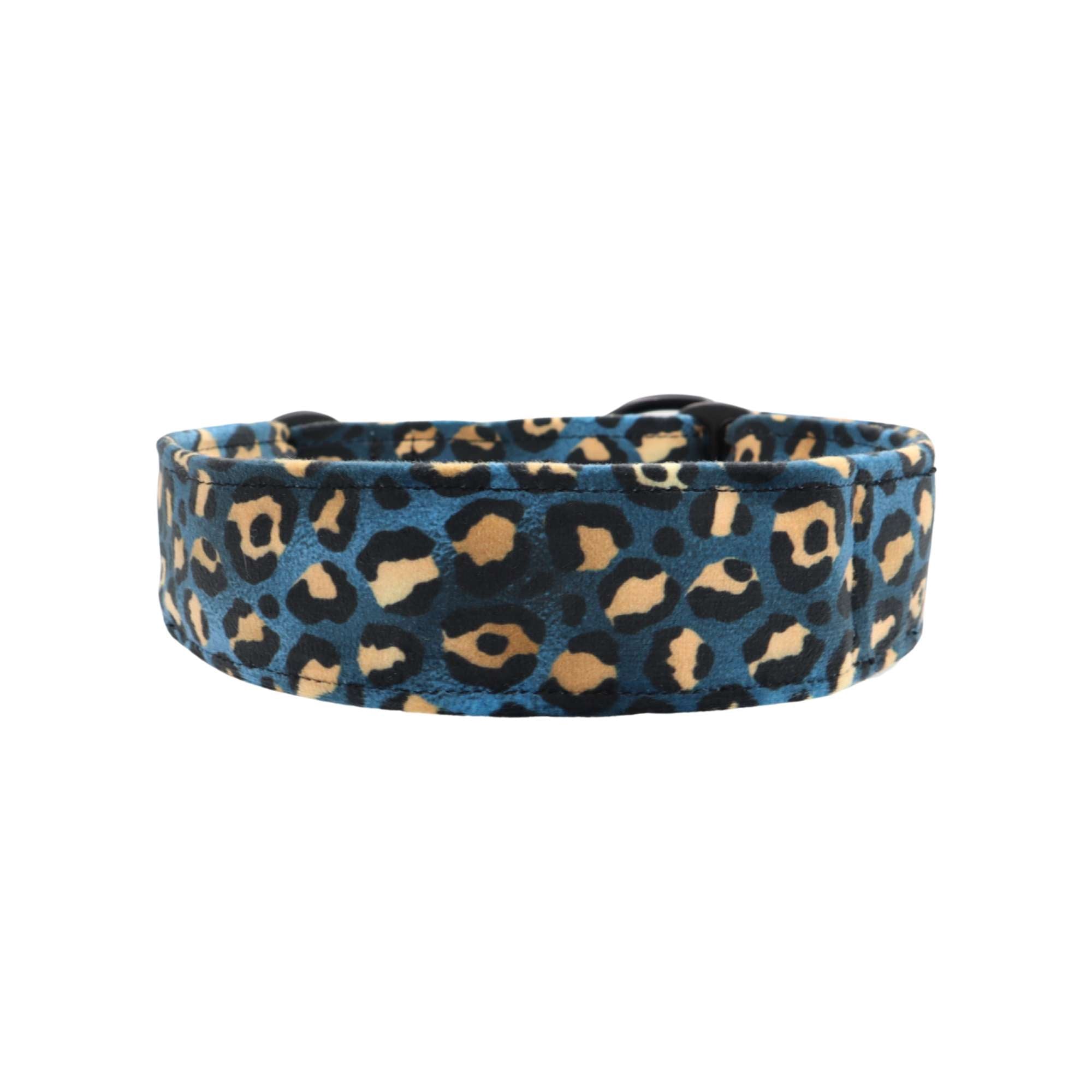 Patogus veliūrinis antkaklis šuniui iš Lietuvos – prekės ženklas Distinguish Me