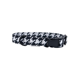 Black and white houndstooth patterned dog collar on a light gray background